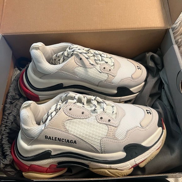 Balenciaga Triple S - Picture 1 of 3